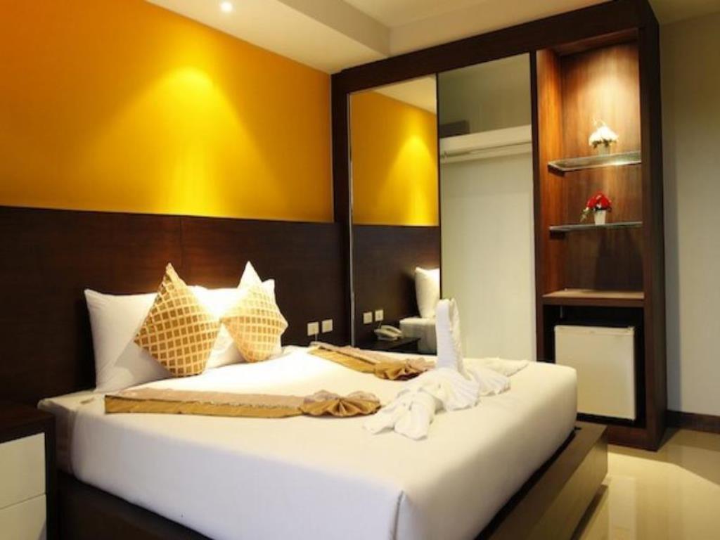 Nize Hotel - Sha Plus Phuket Exterior photo