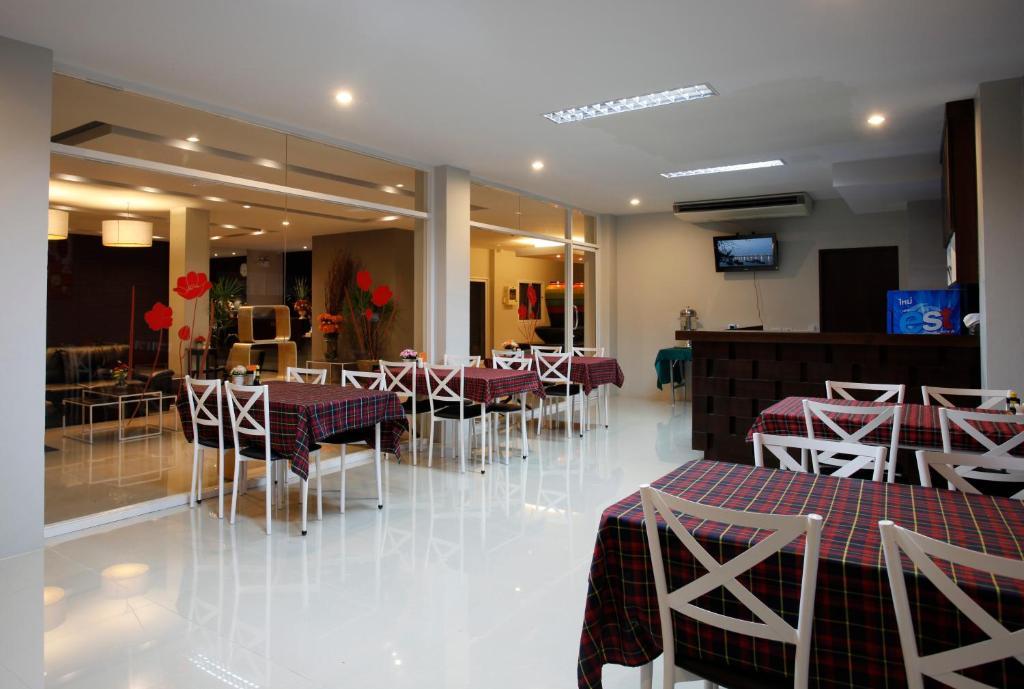 Nize Hotel - Sha Plus Phuket Exterior photo