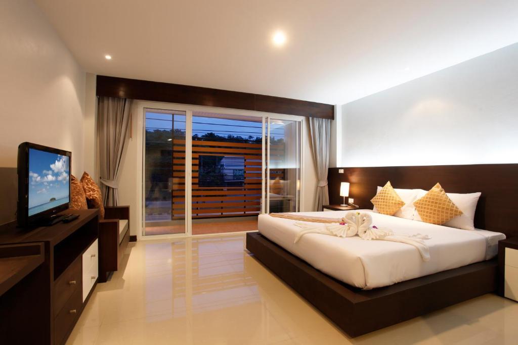 Nize Hotel - Sha Plus Phuket Room photo