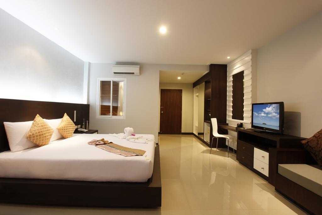 Nize Hotel - Sha Plus Phuket Exterior photo