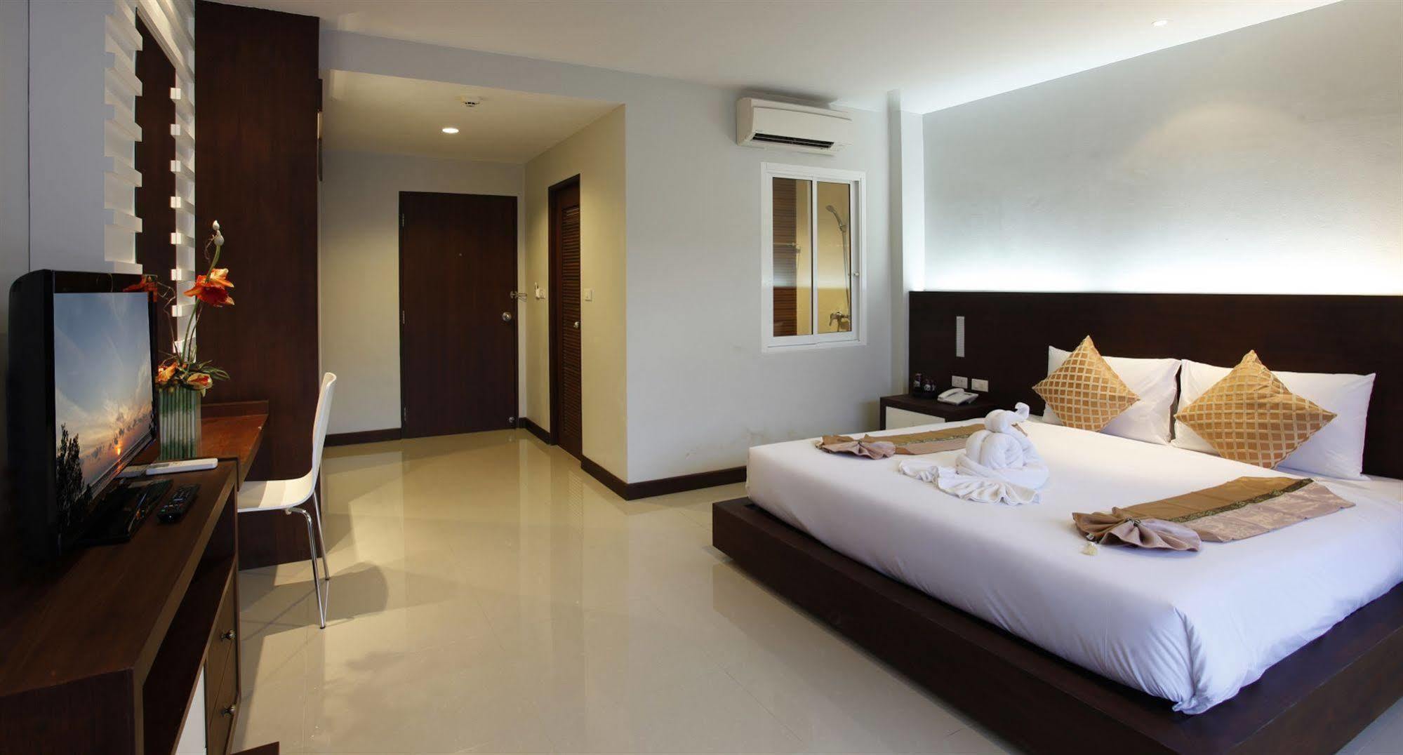 Nize Hotel - Sha Plus Phuket Exterior photo